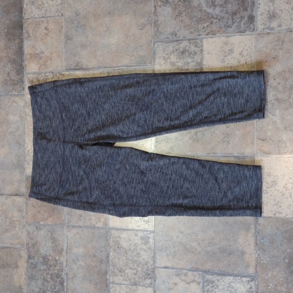 Athleta Chaturanga Energy Capri Leggings Size Small
